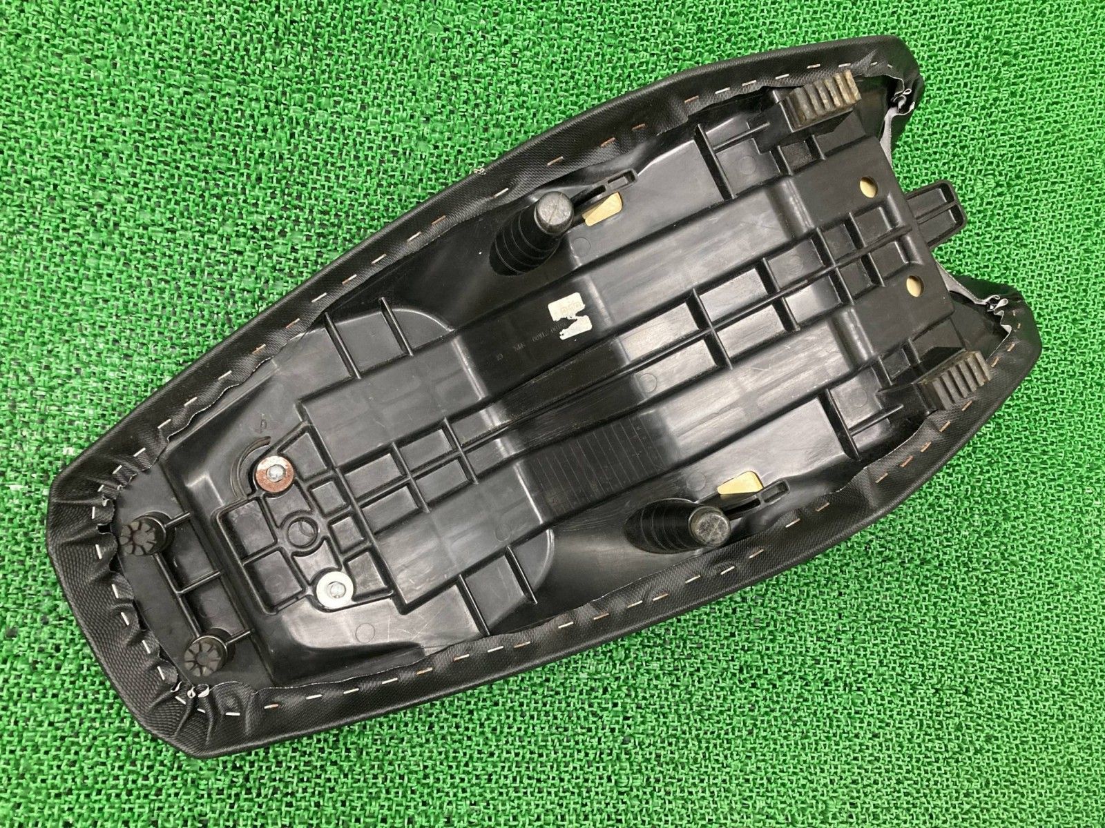 【新車外し・未使用】Vストローム250（DS11A/DS12E）純正標準シート 未使用・新車外し】Vストローム250 純正標準シート DS11A/DS12E 未使用