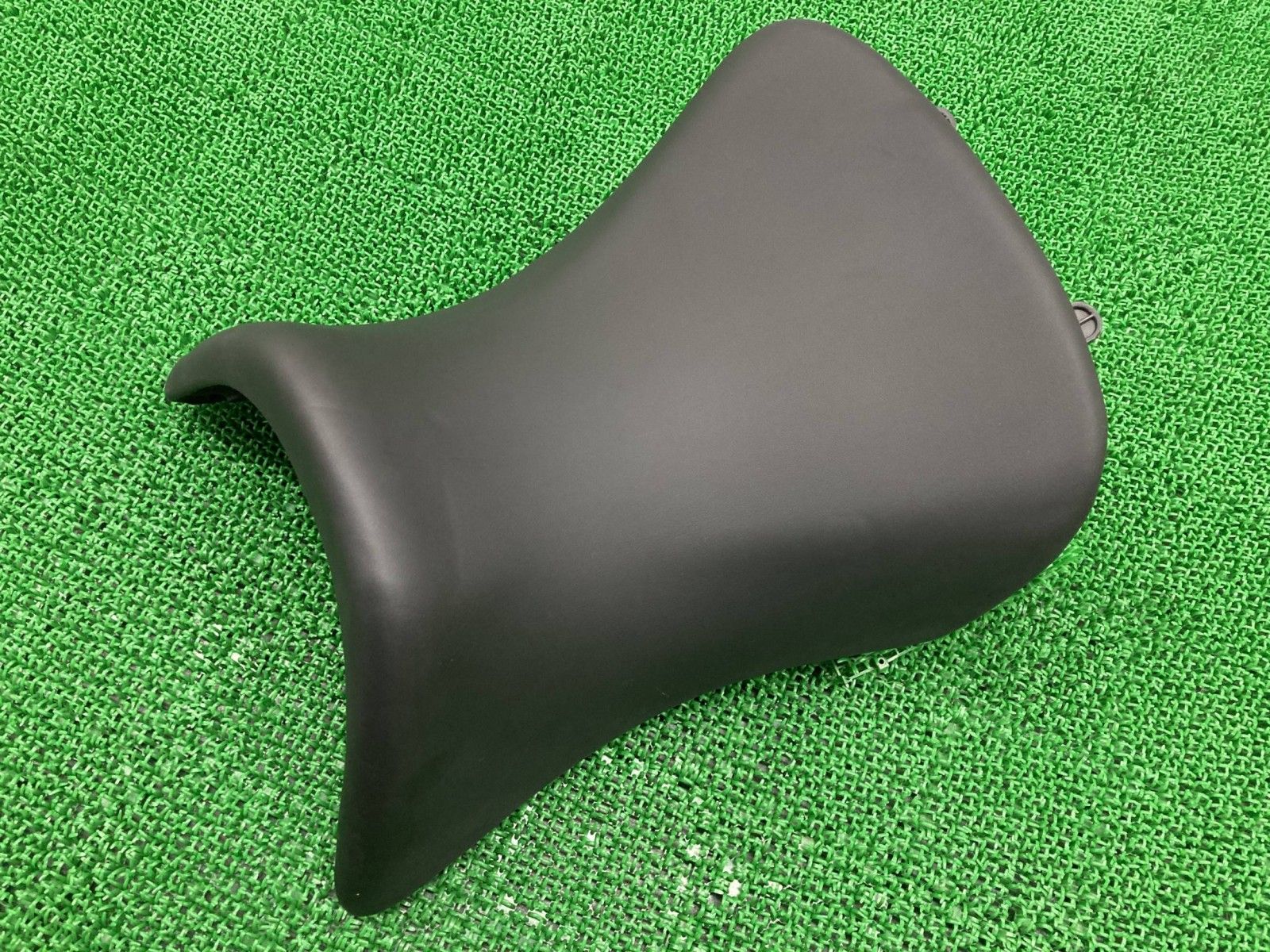 R1200RT シート 0632-7 681 684  純正 中古 バイク 部品 メインシート 品薄 希少品 カスタム素材に 車検 Genuine Ty R1200RT シート 0632-7 681 684 BMW 純正 中古 バイク 部品 メイン