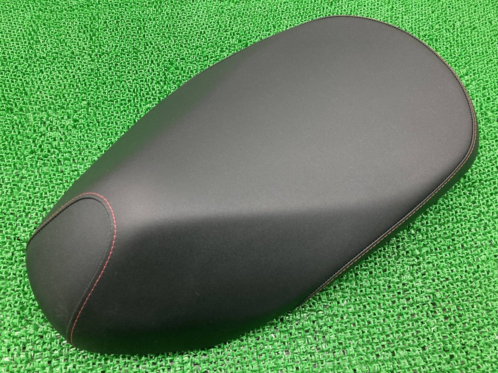 ジョグ シート GJA ホンダ 純正 中古 バイク 部品 2BH 赤ステッチ AF79