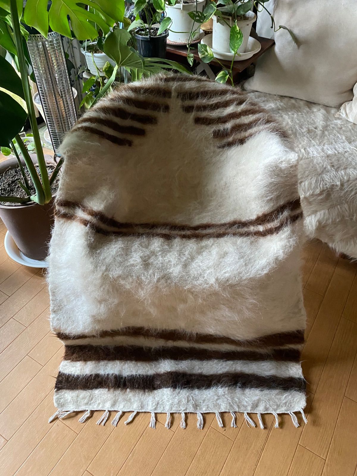 セミアンティークシイルトバッタニイェ！織りも細かい古い時代の