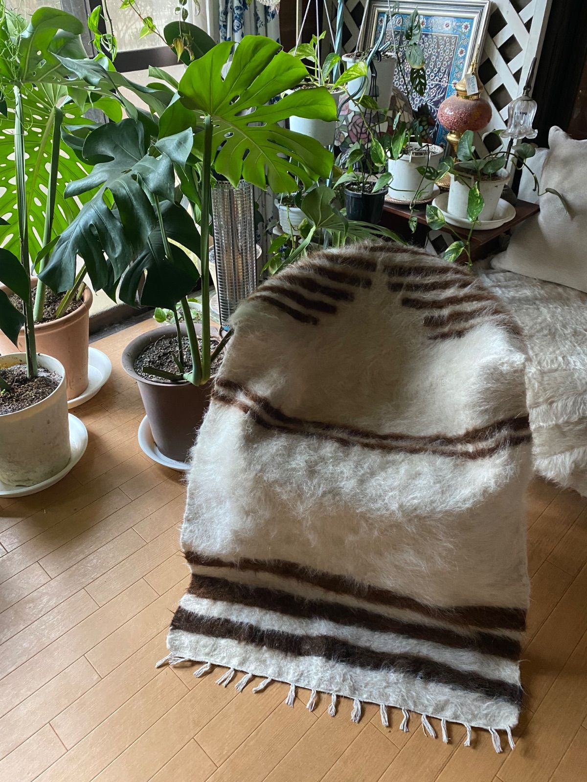 セミアンティークシイルトバッタニイェ！織りも細かい古い時代の