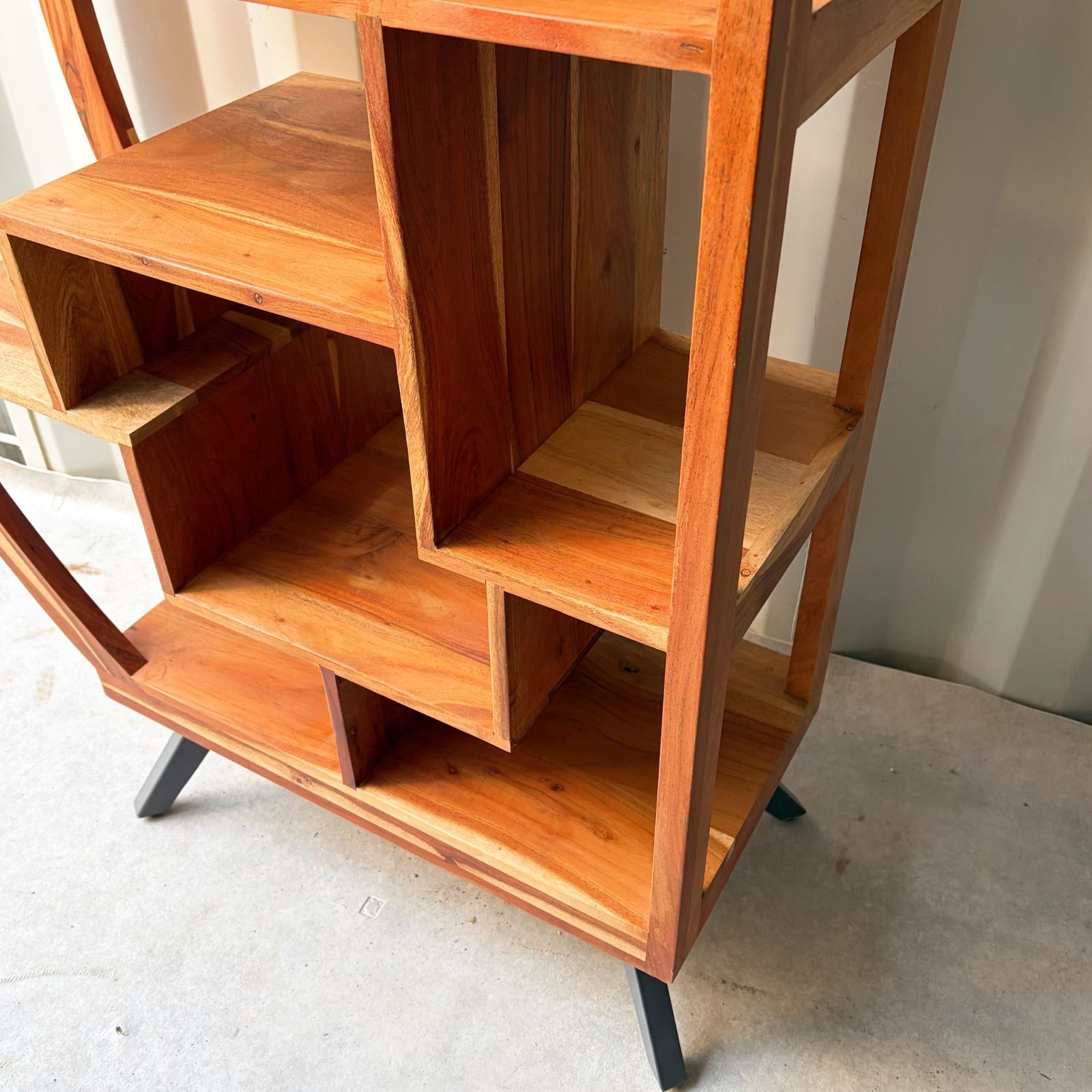 取付無料！ノーチェ 2025年製 アカシア天然無垢材 北欧風半月型ブック