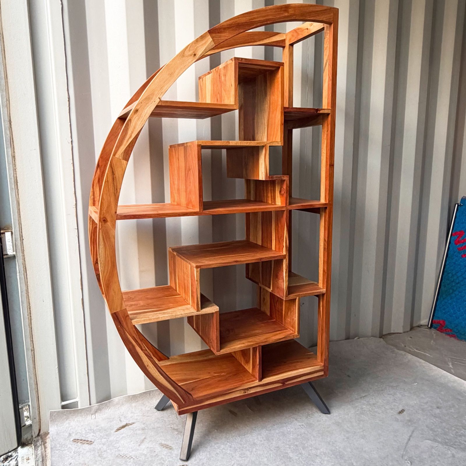 取付無料！ノーチェ 2025年製 アカシア天然無垢材 北欧風半月型ブック