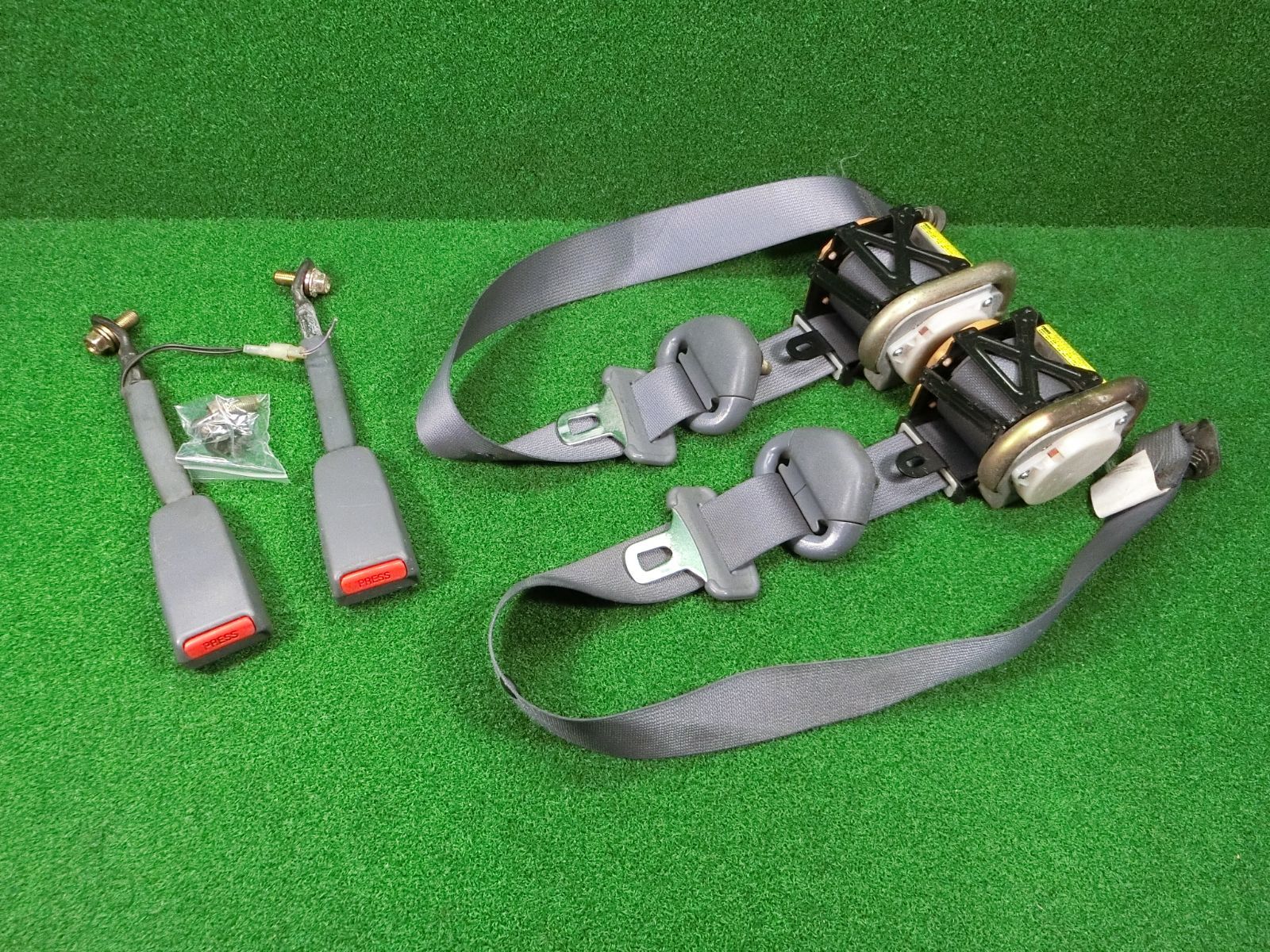 [13909] 送料無料 ダイハツ アトレーワゴン S220G フロント シートベルト 左右セット キャッチ TK-521-L240-P TK-521-L239-P