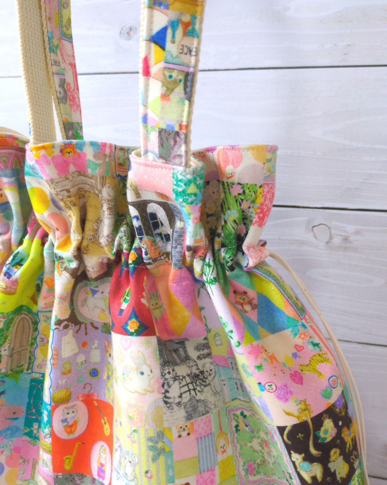 ユキエモン☆肩掛け巾着バッグ（アニバーサリーパッチワーク） - メルカリ