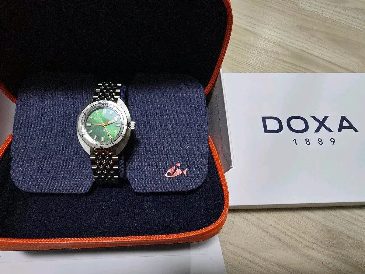 độc xà DOXA 200T エメラルド 時計