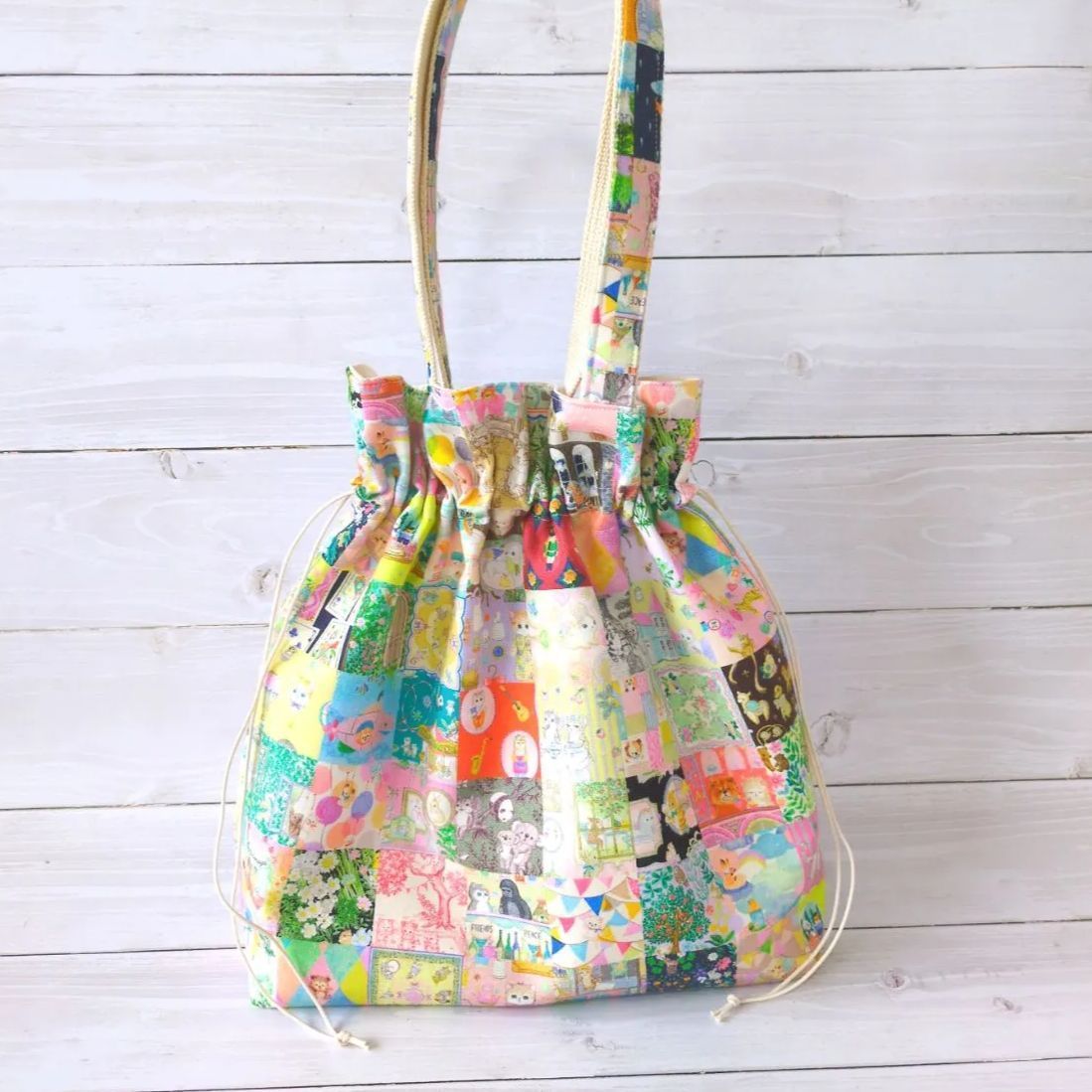 ユキエモン☆肩掛け巾着バッグ（アニバーサリーパッチワーク） - メルカリ