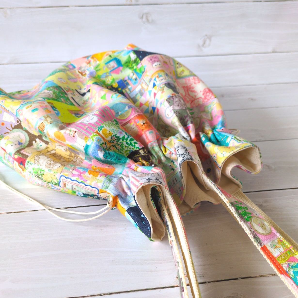 ユキエモン☆肩掛け巾着バッグ（アニバーサリーパッチワーク） - メルカリ