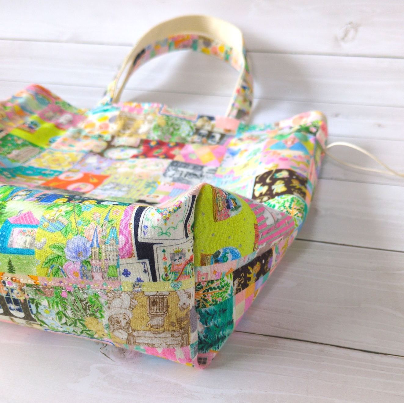 ユキエモン☆肩掛け巾着バッグ（アニバーサリーパッチワーク） - メルカリ