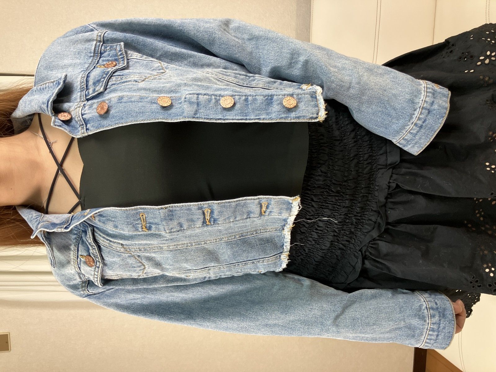 GUESS デニムジャケット S クロップド ショート丈 カットオフ レディース GUESS デニムジャケット S クロップド ショート丈 カットオフ