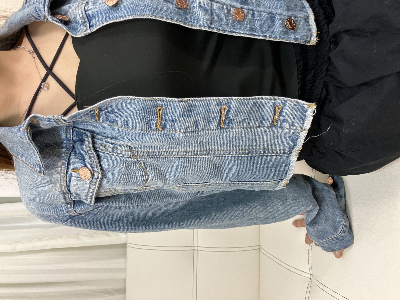 GUESS デニムジャケット S クロップド ショート丈 カットオフ レディース GUESS デニムジャケット S クロップド ショート丈 カットオフ