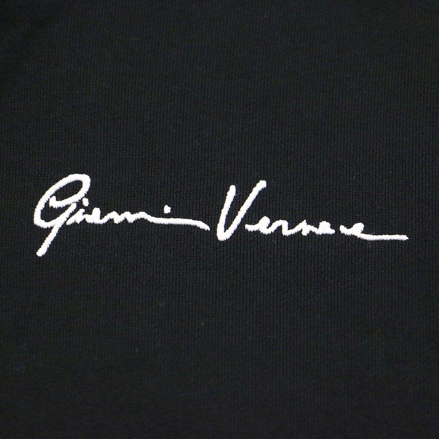 【美品】VERSACE ヴェルサーチ パーカー ブラック 黒 サイズ:36 XXS / メデューサ プリント クロップド フーディー / プルオーバー 長袖 ジップ レインボーカラー 裏毛 コットン / トップス / イタリア製 【レディース】【中古】 VERSACE - 【美品】VERSACE ヴェルサーチ パーカー ブラック 黒 サイズ