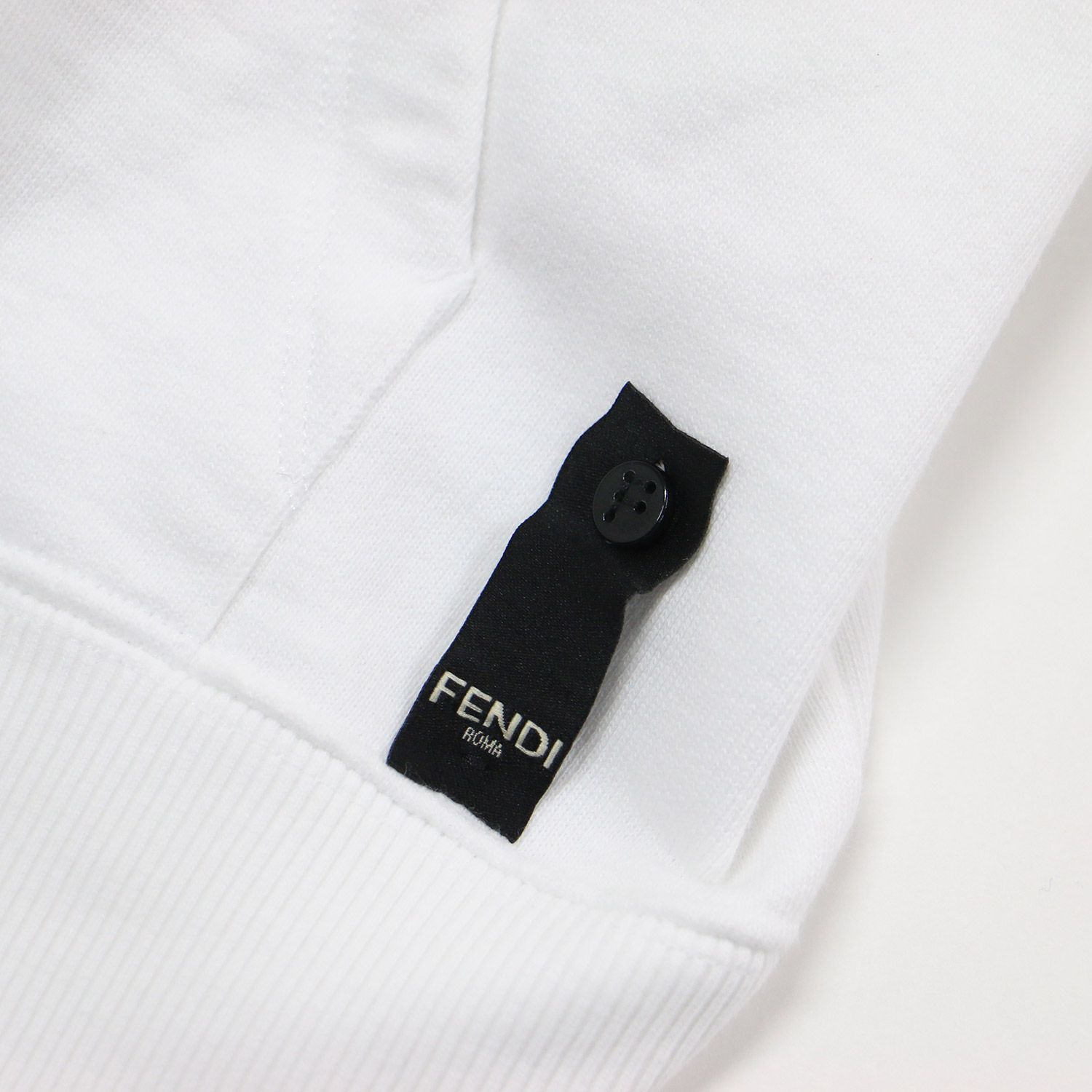 FENDI フェンディ × TAROUT パーカー ホワイト 白 サイズ:M | 25春夏 シルビア アンド ザ バゲット フーディ | SILVIA AND THE BAGUETTE | プルオーバー 長袖 コットン | イタリア製 | トップス コラボ アイテム【レディース】【中古】 FENDI フェンディ × TAROUT パーカー ホワイト 白 サイズ:M | 25春夏