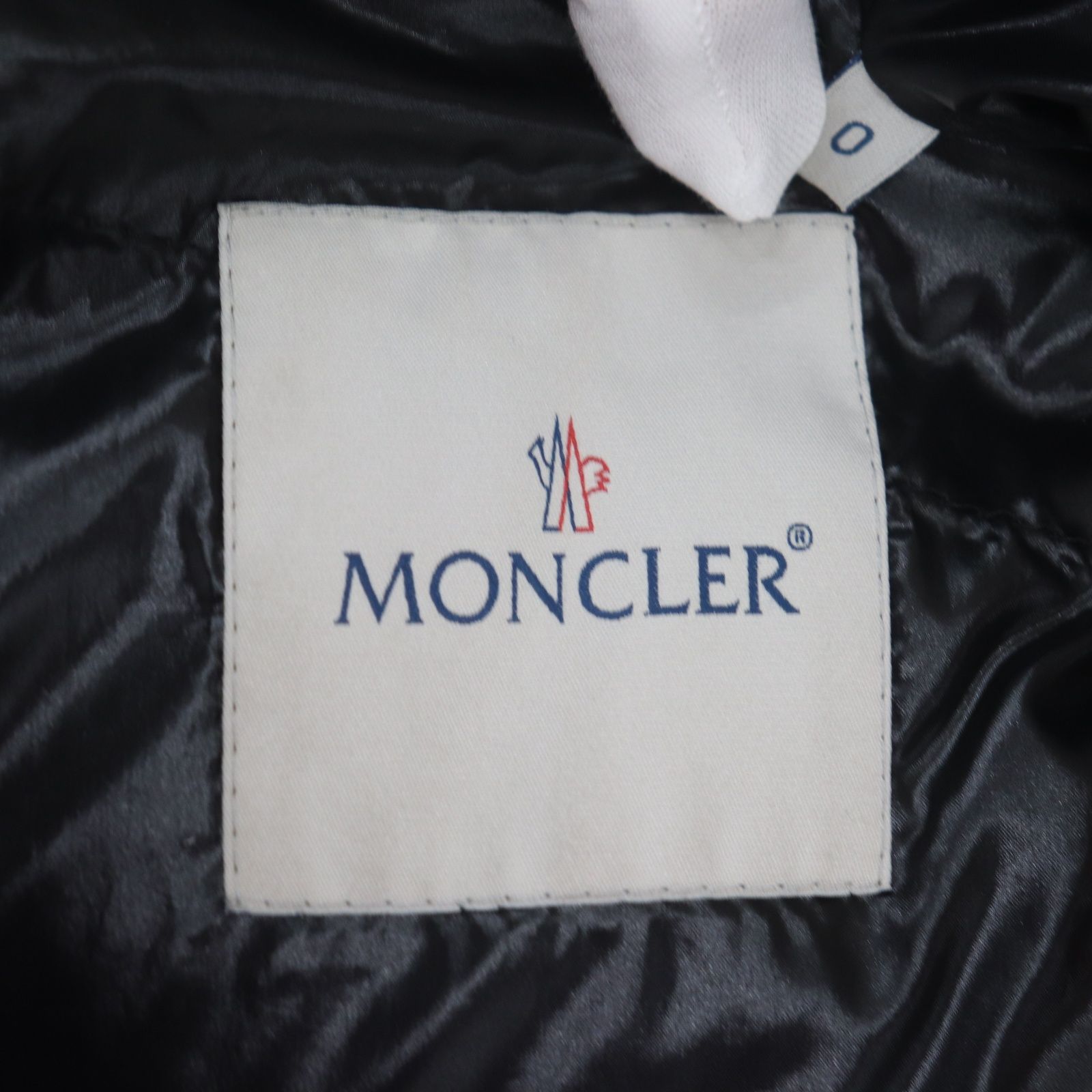 IT776VW2EVSI 国内正規 MONCLER モンクレール ダウンジャケット 41303