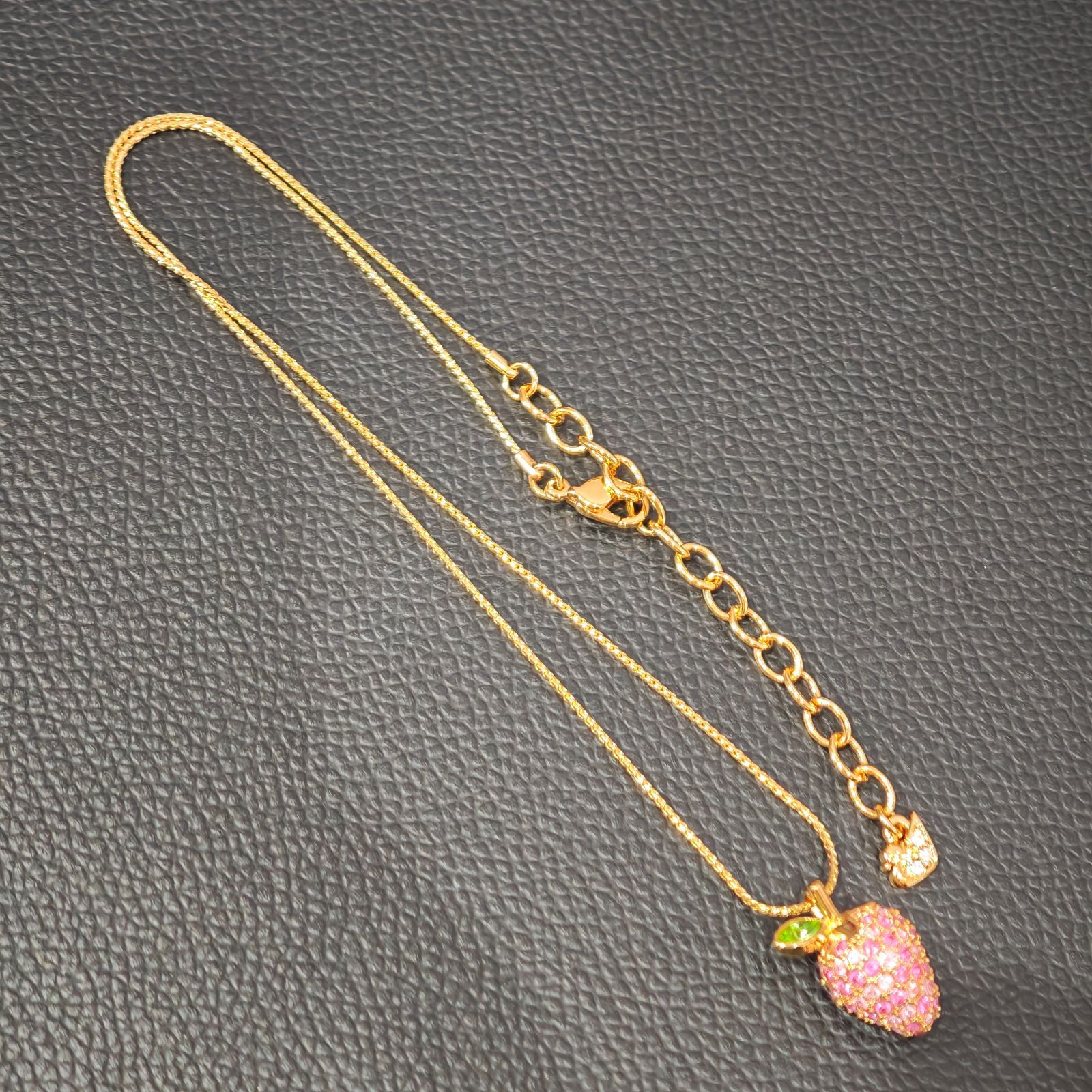 最終お値下げ スワロフスキー ネックレス イチゴ SWAROVSKI ピンク 