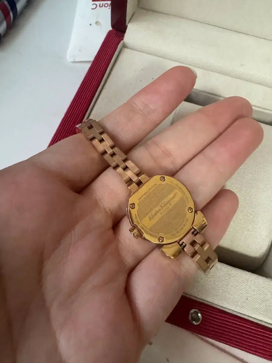 正規品 FERRAGAMO フェラガモ ゴールド レディース リストウォッチ 