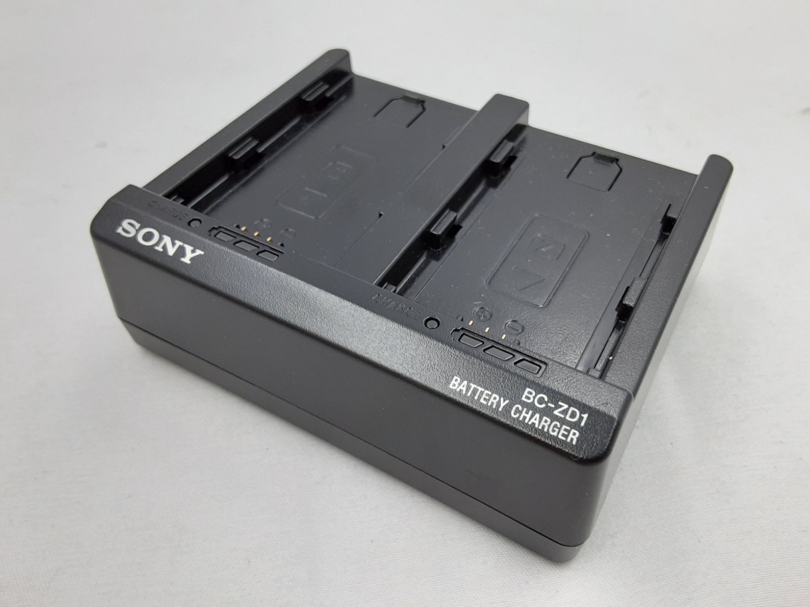 ☆通電・動作未確認/ジャンク☆ SONY バッテリーチャージャー BC-ZD1
