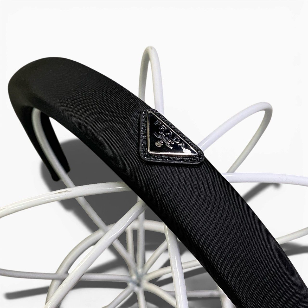 b15 《極美品》 PRADA プラダ トライアングルロゴ カチューシャ ヘア