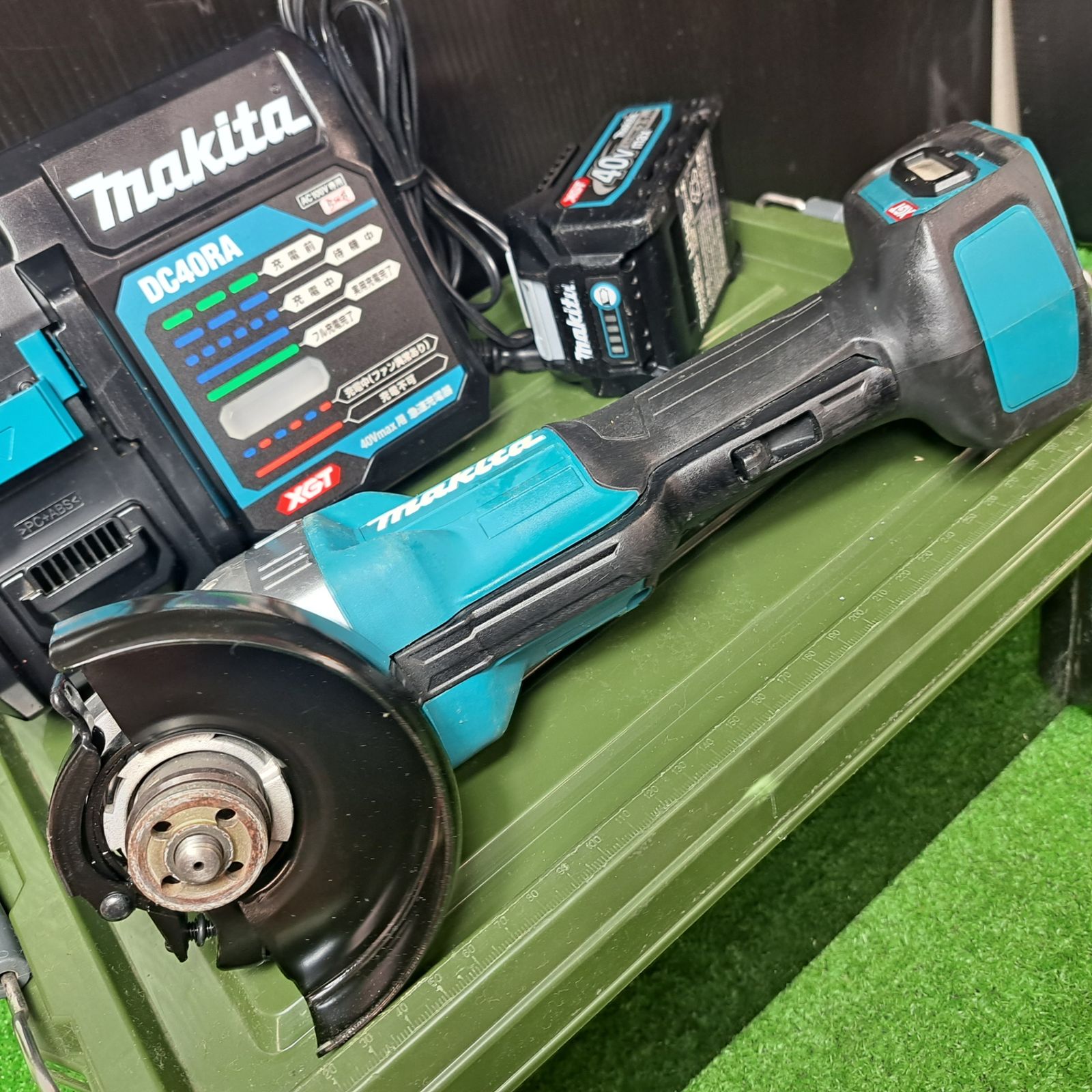 ★マキタ(makita) 100mmコードレスディスクグラインダ GA009GRDX バッテリー1個のみ 代用ケース【岩槻店】 ☆マキタ(makita) 100mmコードレスディスクグラインダ GA009GRDX