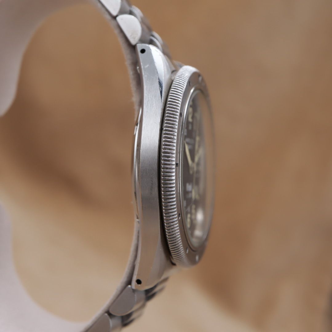 HAMILTON Khaki quartz 9859 Sub.330ft. ハミルトン カーキ 黒文字盤