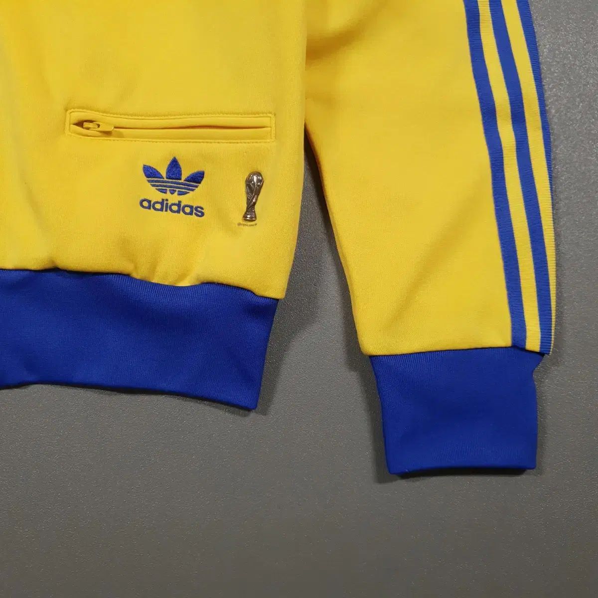 95 (M) アディダス スウェーデン FIFA 刺繍 ロゴ トラックジャージ