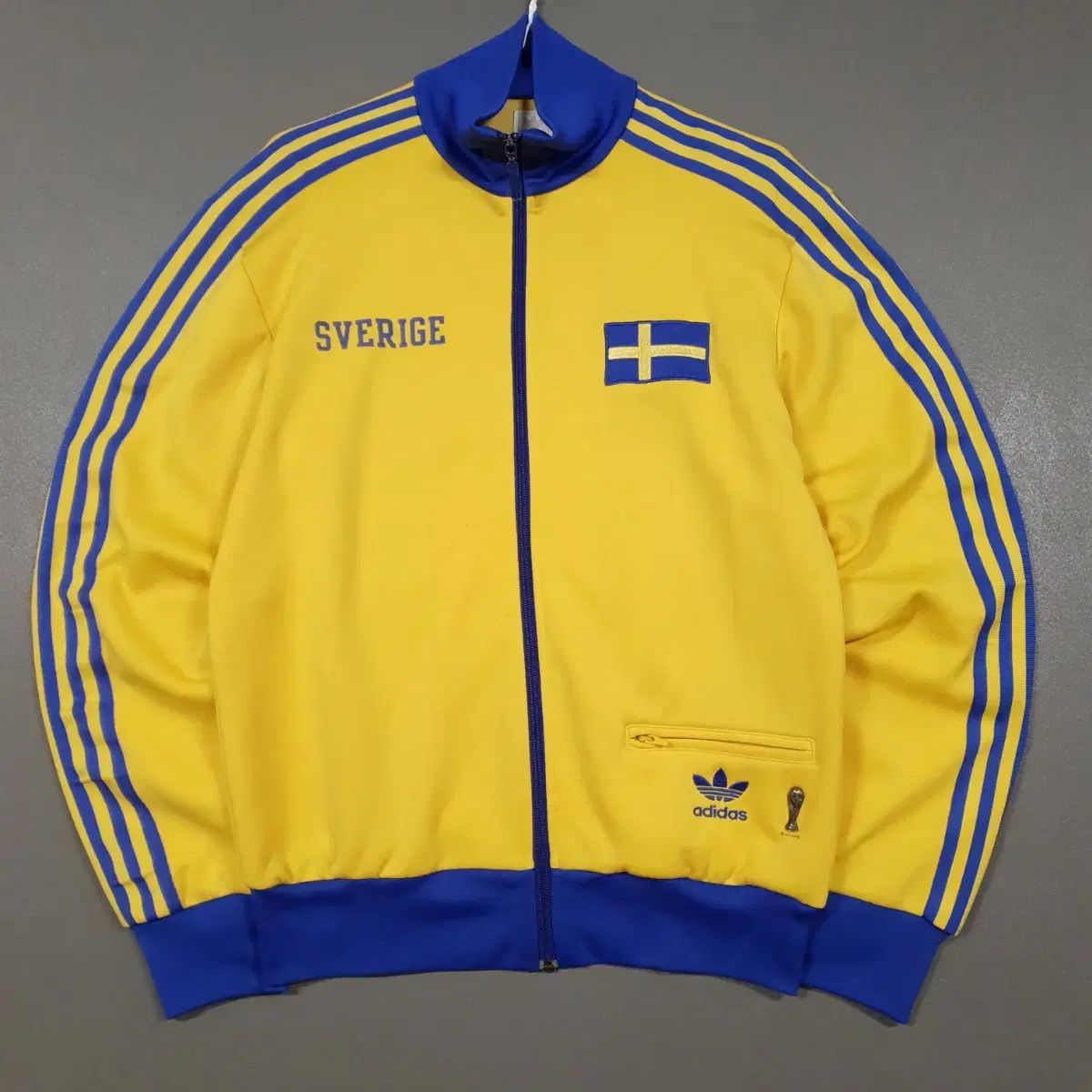adidas アディダス　スウェーデン　FIFA トラックジャケット サッカー 95 (M) アディダス スウェーデン FIFA 刺繍 ロゴ トラックジャージ