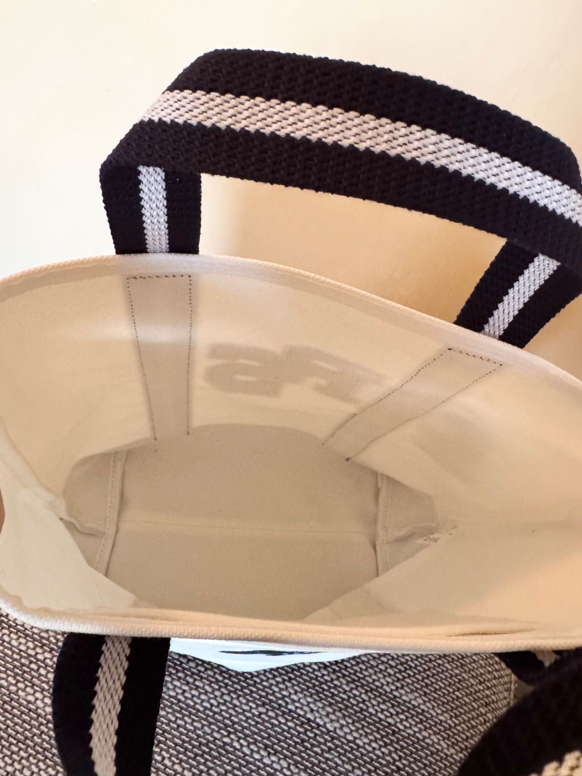 ROUGH-SWELL ラフアンドスウェル