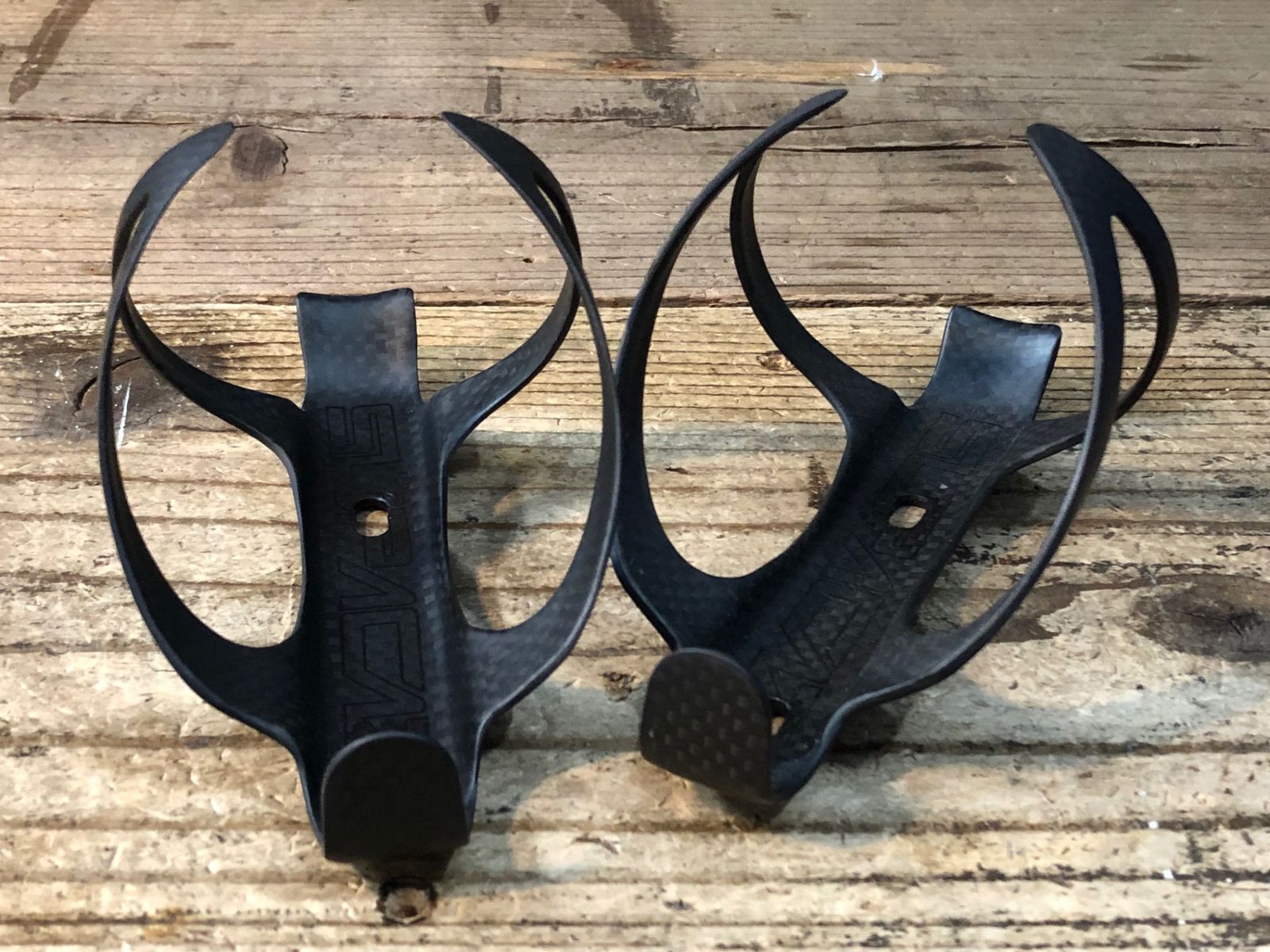 JW904 スパカズ SUPACAZ FLY CAGE CARBON カーボン ボトルケージ 黒 2個セット