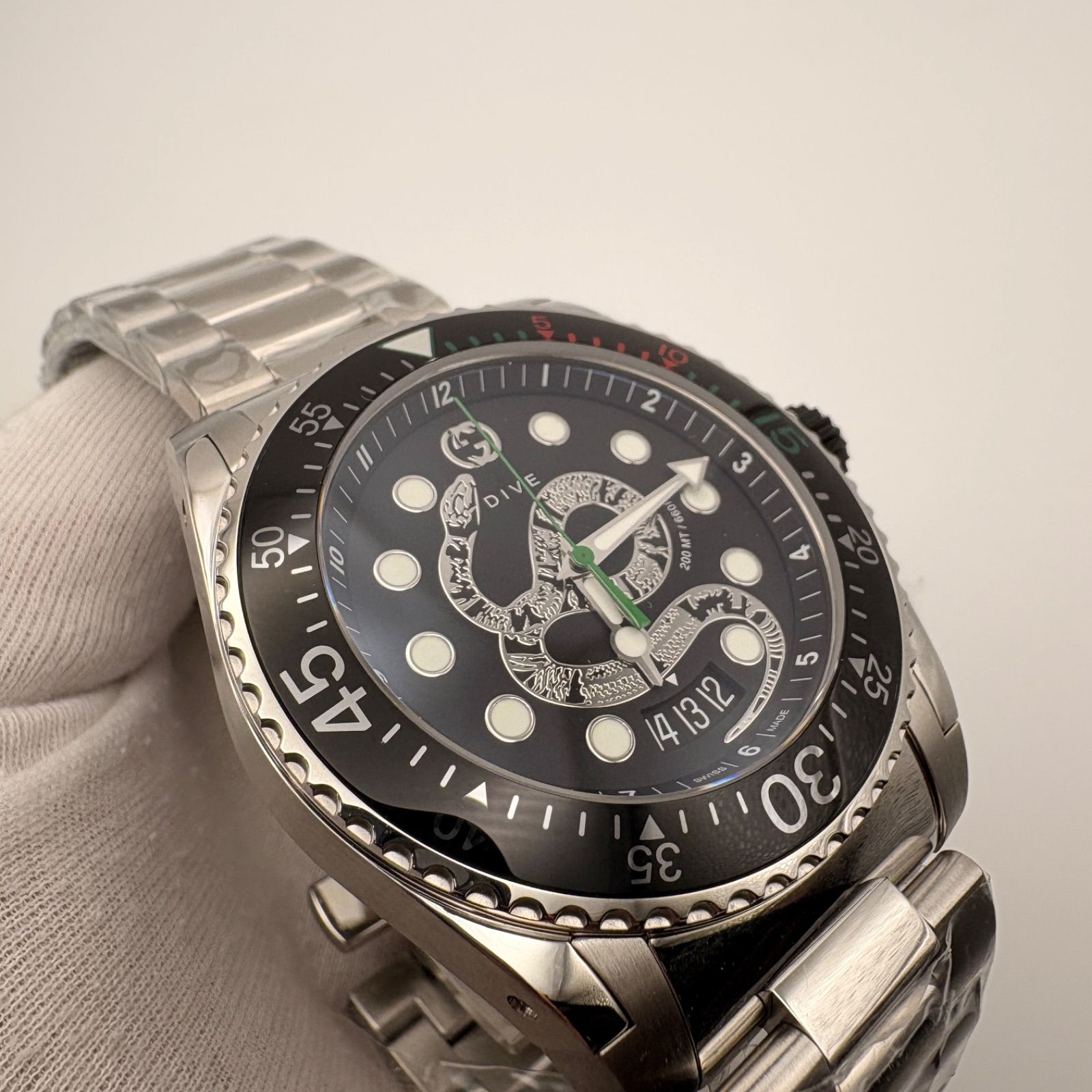 GUCCI グッチ Dive ダイブ スネーク YA136218 136.2 ブラック文字盤 SS 