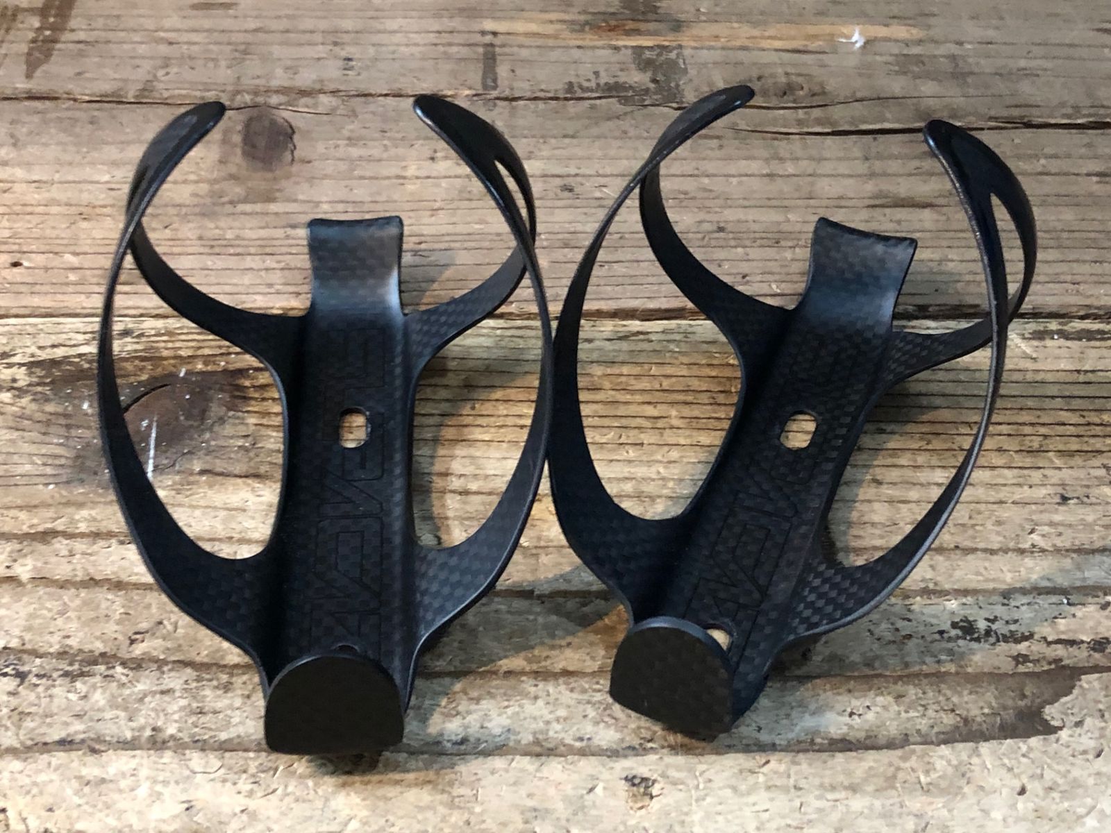 JW905 スパカズ SUPACAZ FLY CAGE CARBON カーボン ボトルケージ 黒 2個セット