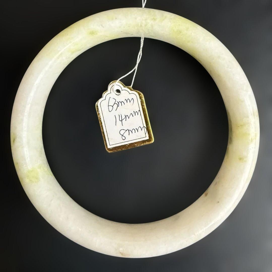 世界の「セレン」玉 天然菜花玉 バングル 内径63mm 幅14mm やさしい緑