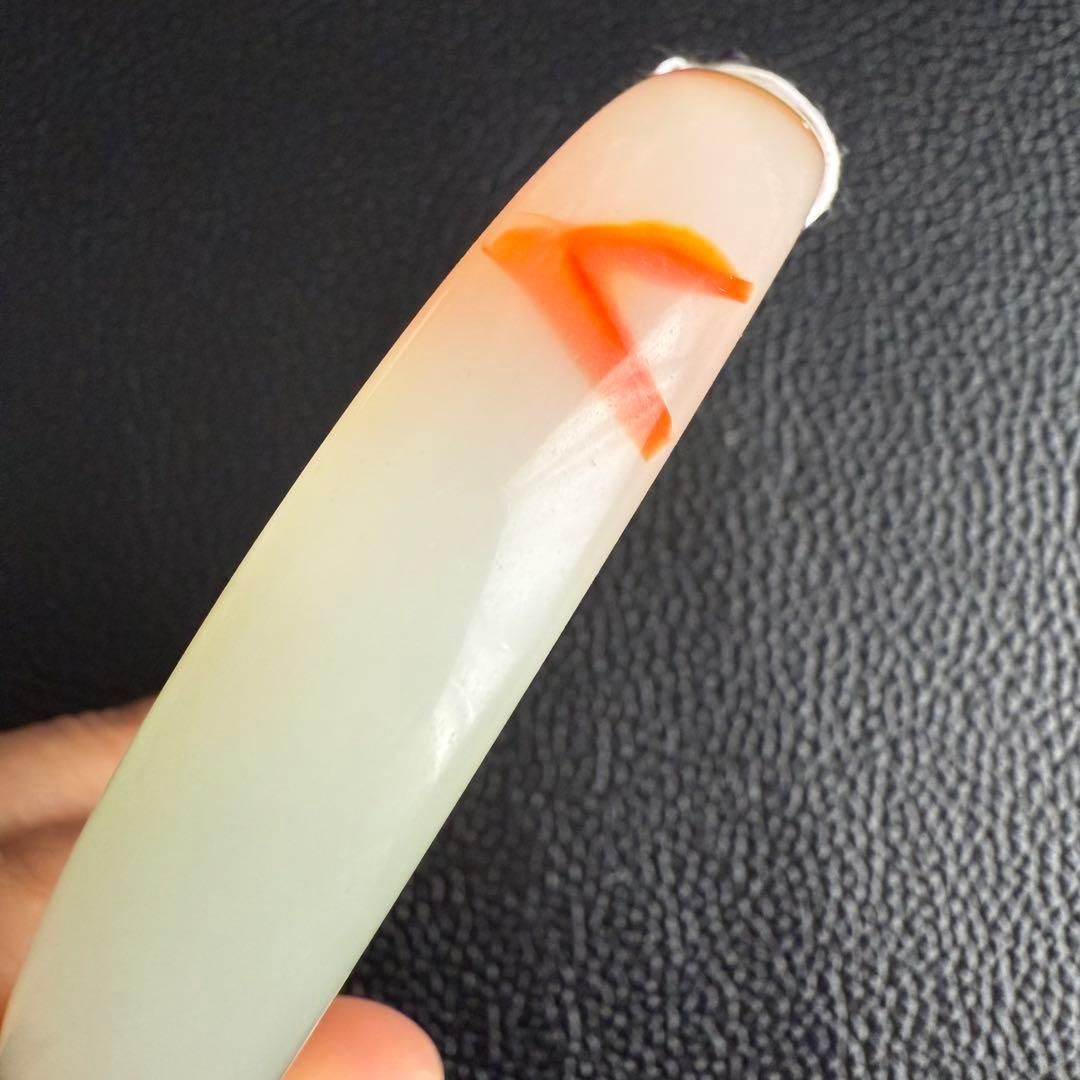 三彩花翡翠バングル 白地に橙・緑が舞う 内径約63mm - メルカリ