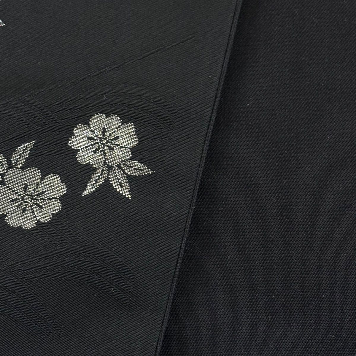 美品】 袋帯 秀品 華文 花唐草 金糸 刺繍 黒 お太鼓柄 正絹 【中古