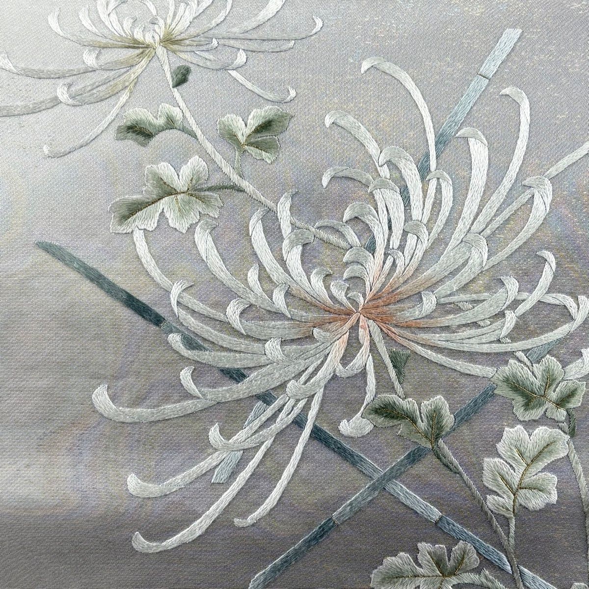 袋帯 名品 やまと 乱菊 刺繍 金糸 銀色 お太鼓柄 正絹 【中古】 - メルカリ