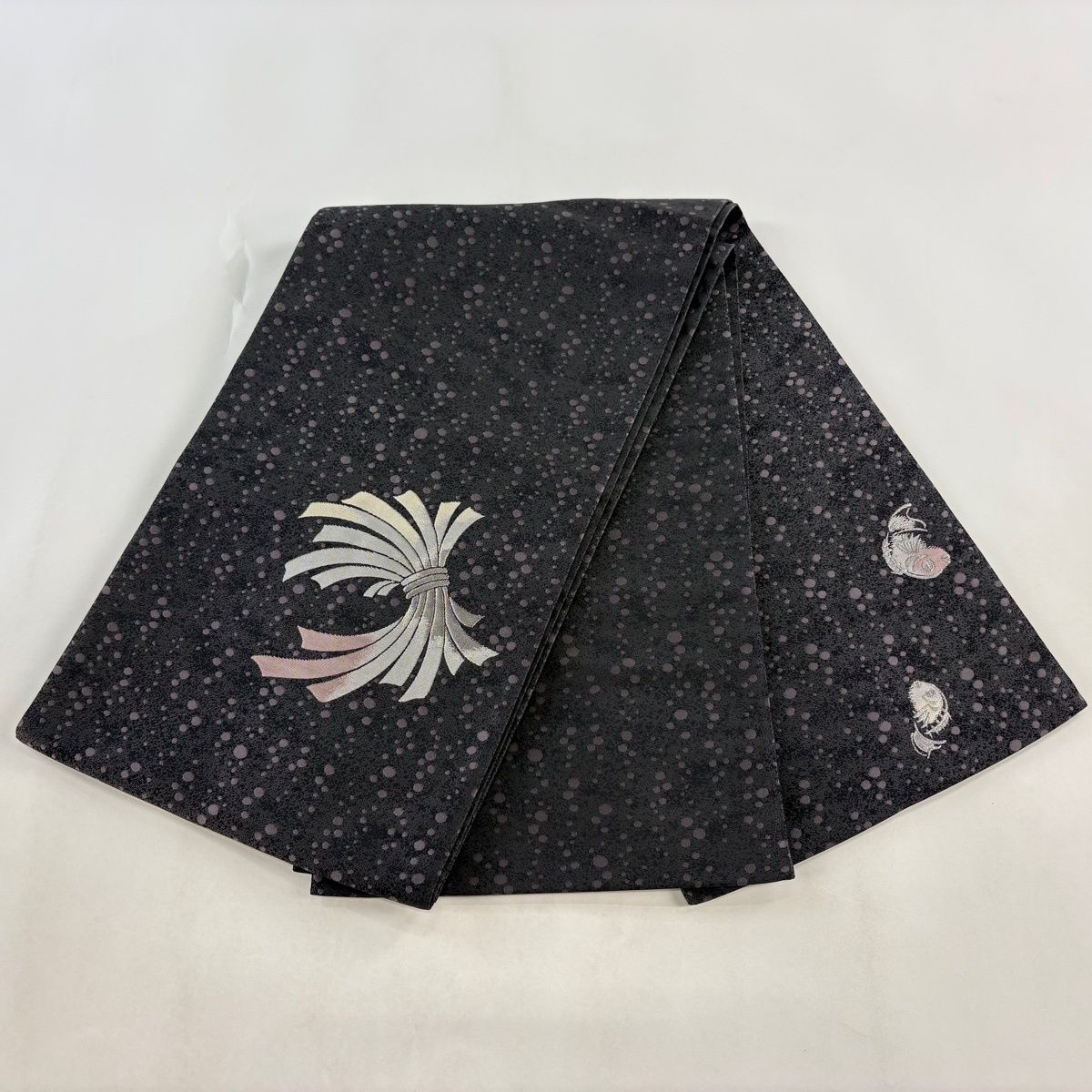美品】 袋帯 秀品 束ね熨斗 幾何学模様 銀糸 灰色 お太鼓柄 正絹