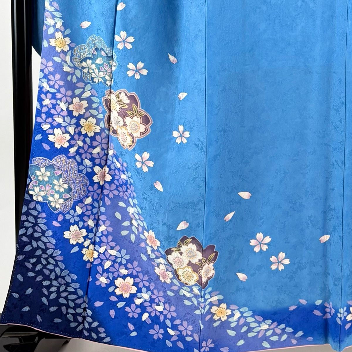 振袖 身丈160cm 裄丈67cm M 袷 桜 花びら 金彩 染め分け 水色 正絹 秀