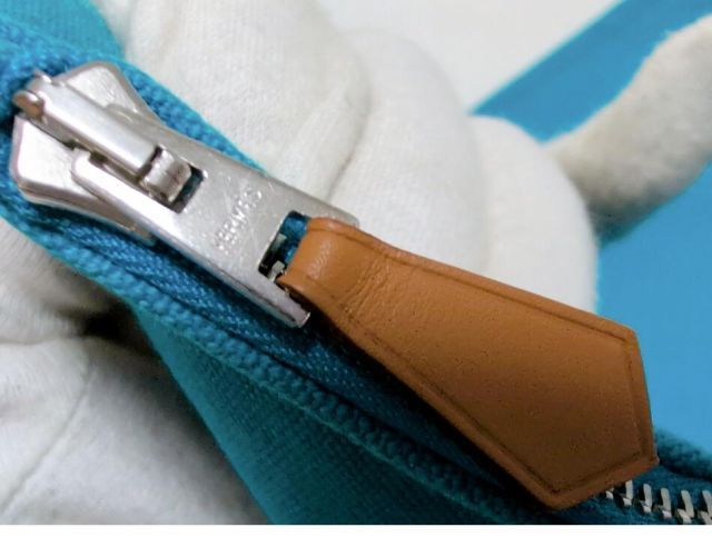 新品同様 エルメス ボラボラポーチ Lサイズ ブルー 青 ターコイズ