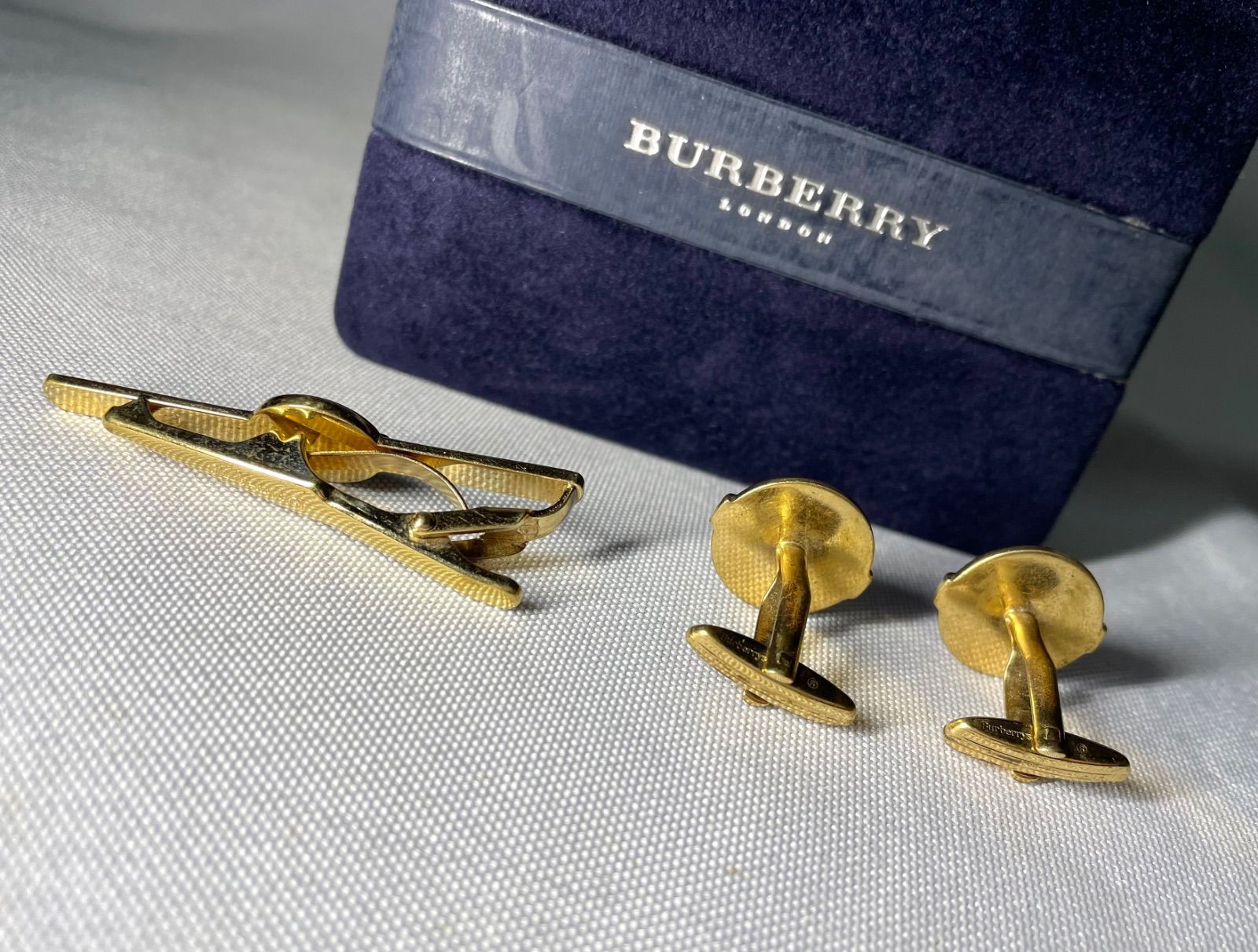 Burberry バーバリー ホースナイトロゴ 騎士デザイン ゴールド