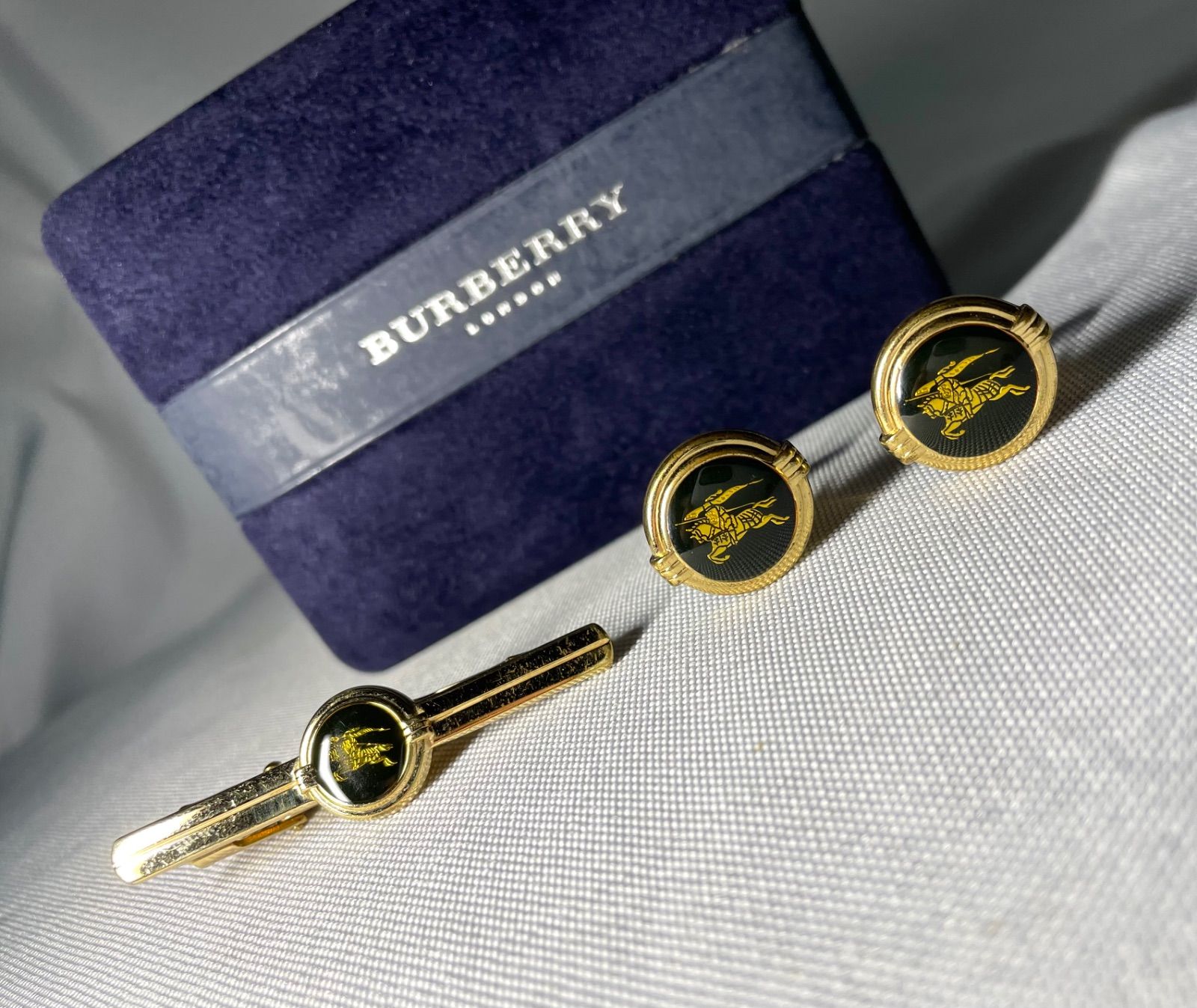 Burberry バーバリー ホースナイトロゴ 騎士デザイン ゴールド