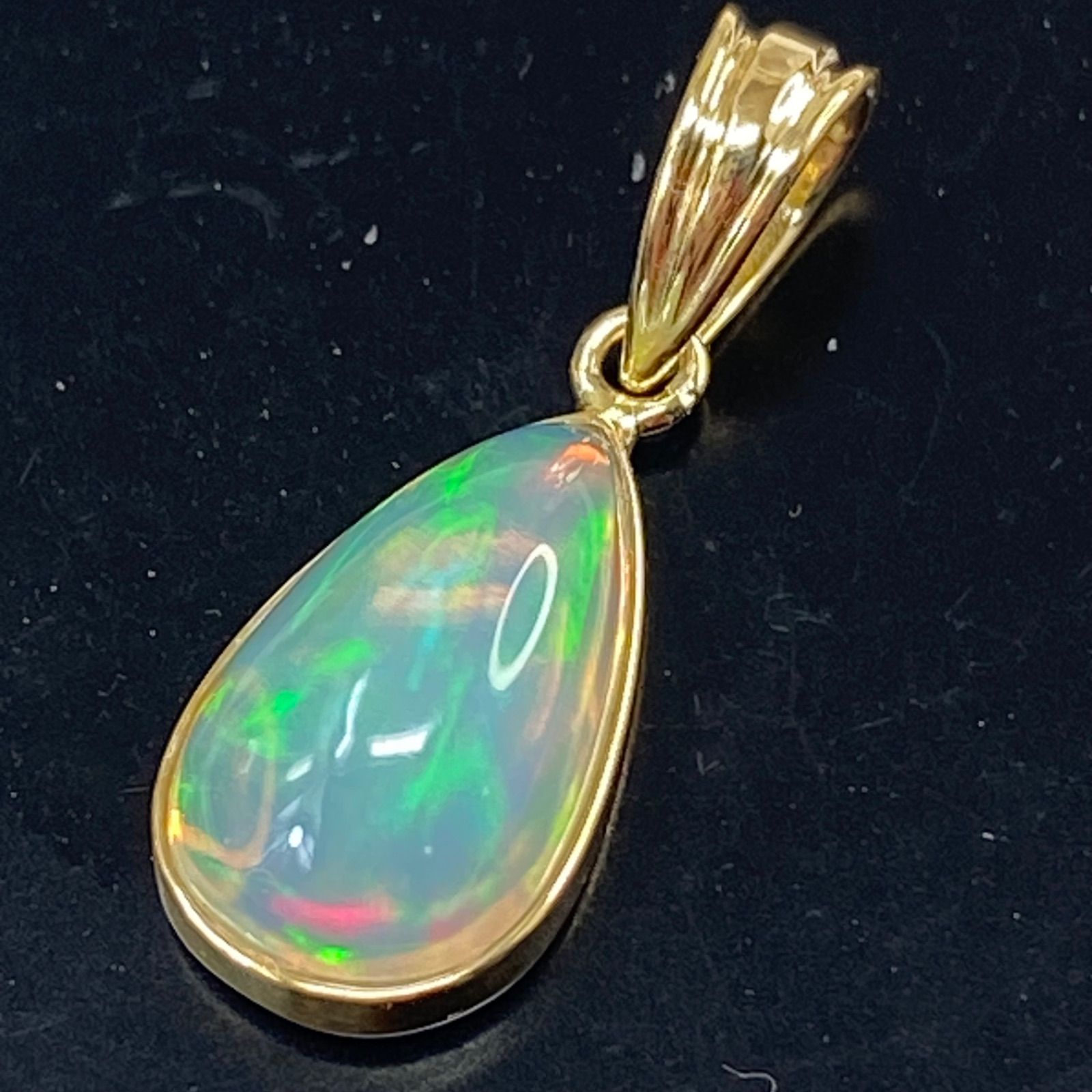 K18YG イエローゴールド ペンダントトップ エチオピアオパール 0.60ct