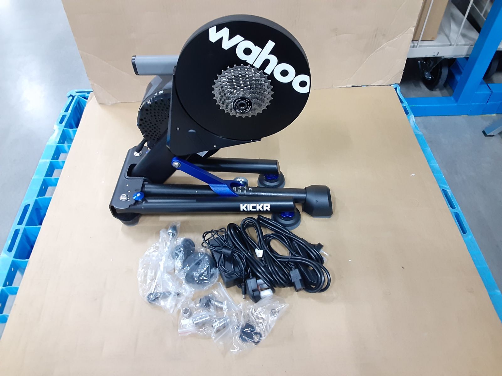 ★動作未確認/ジャンク★ Wahoo KICKR スマートバイクトレーナー WF145 中古 (RM1196)