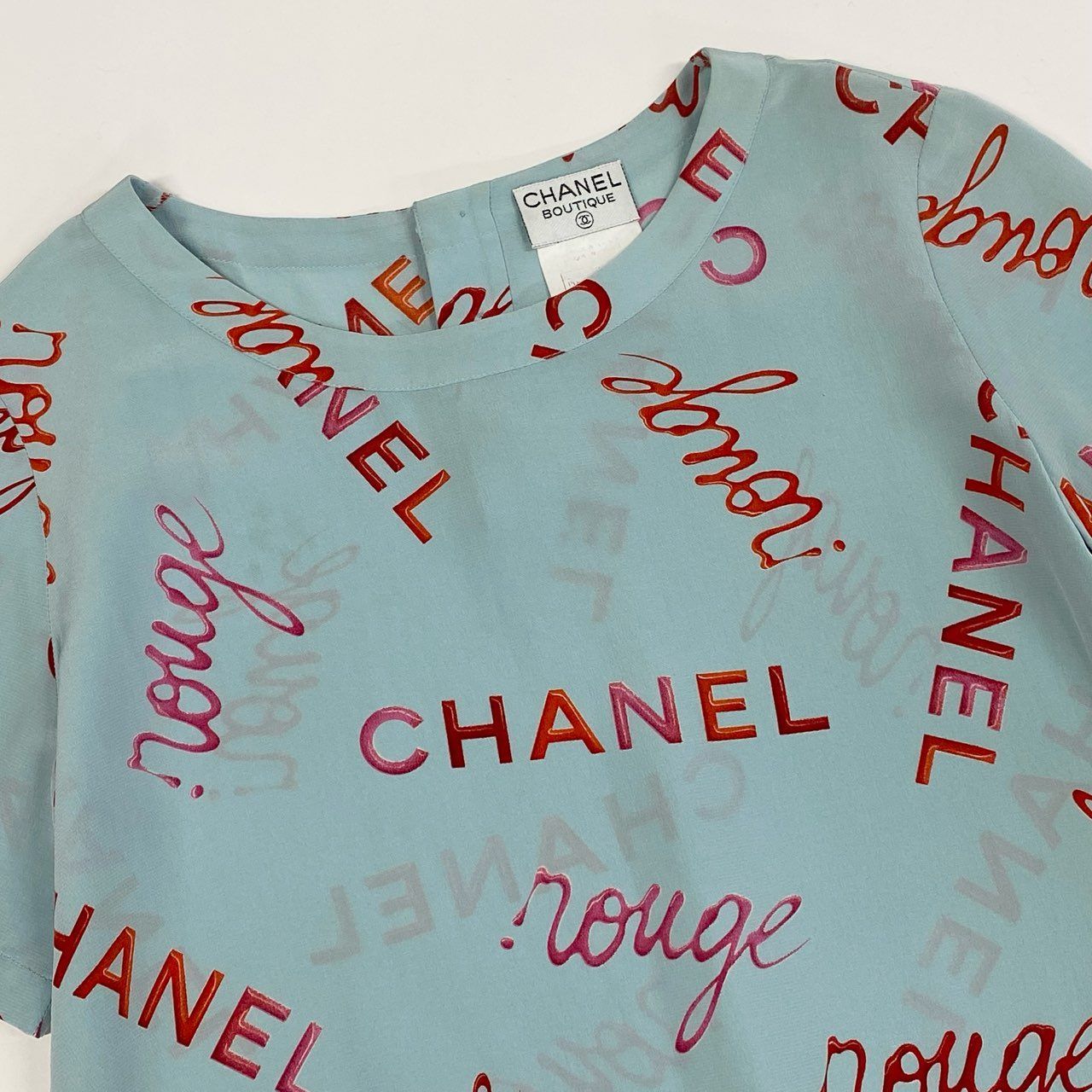 Ca15 【archive】CHANEL ヴィンテージ シャネル 1996年 96P ロゴプリント シルクブラウス 半袖ブラウス サイズ36 ブルー系 レディース トップスta1 Ca15 【archive】CHANEL ヴィンテージ シャネル 1996年 96P ロゴ