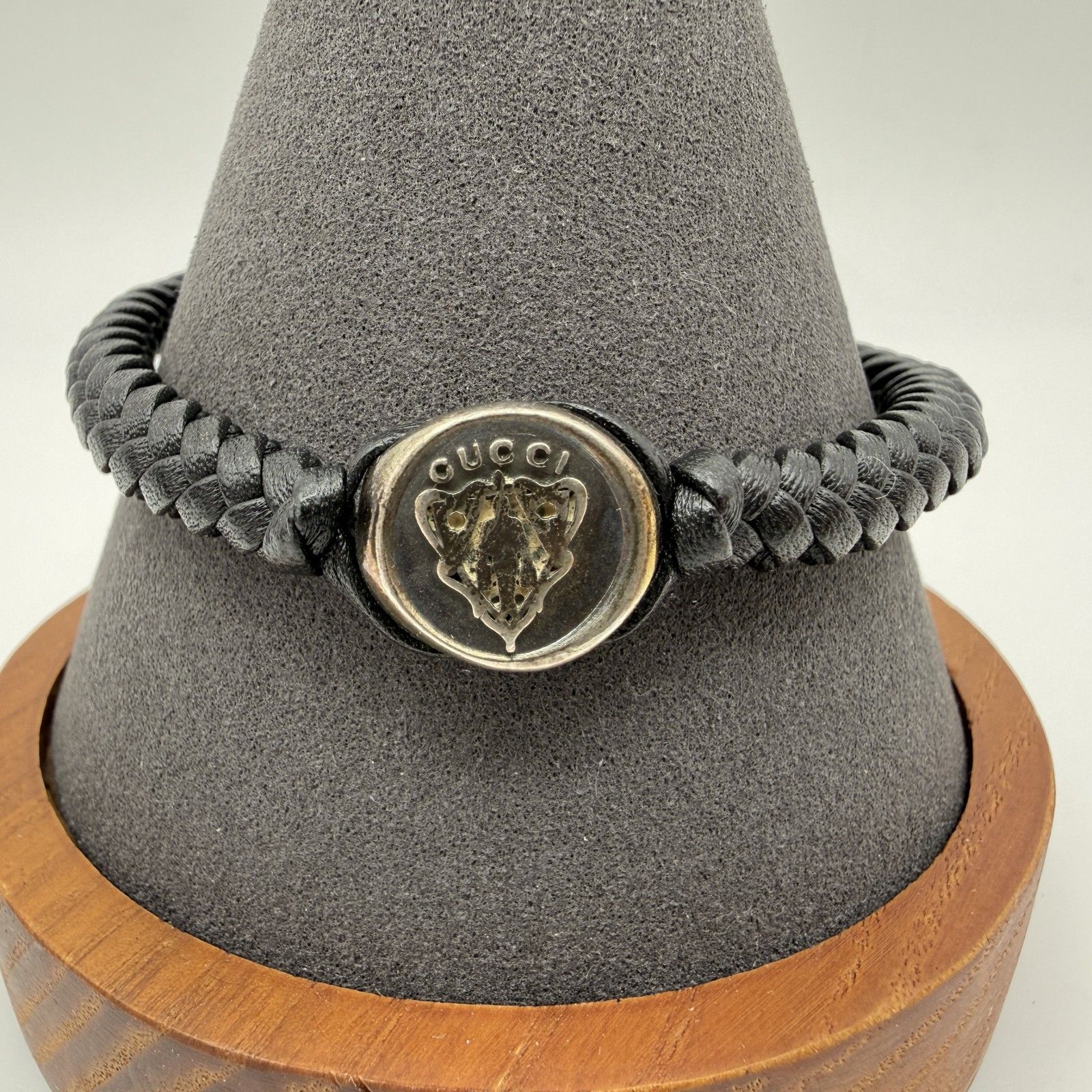 GUCCI（グッチ）クレストエンブレム 編み込みレザーブレスレット Ag925