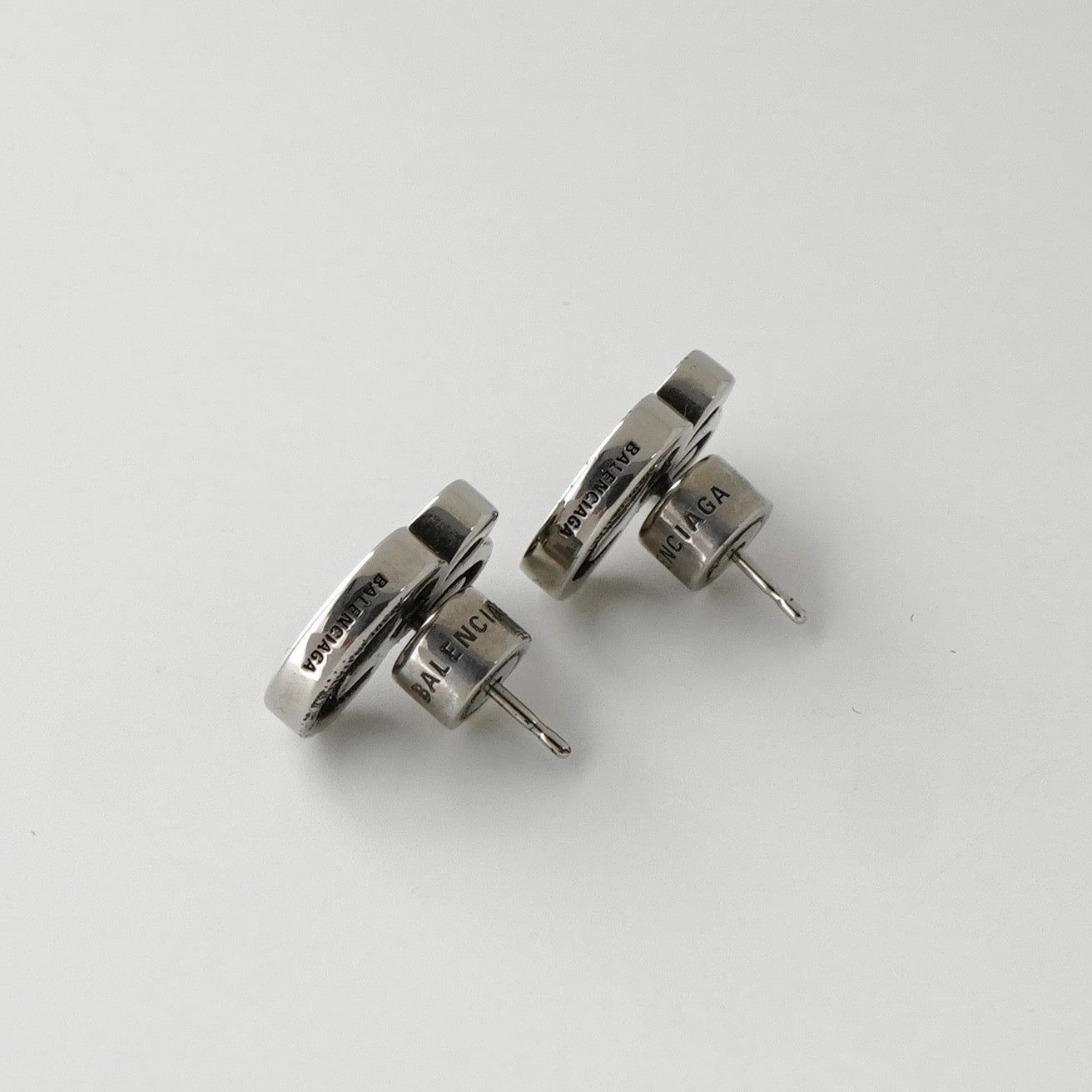バレンシアガ イニシャル シルバー ピアス 箱付き - メルカリ