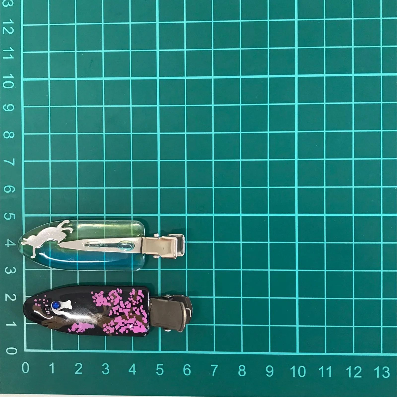 福祉施設制作】山桜うさぎ作 ヘアクリップ 「桜とネコ ネコジャンプ