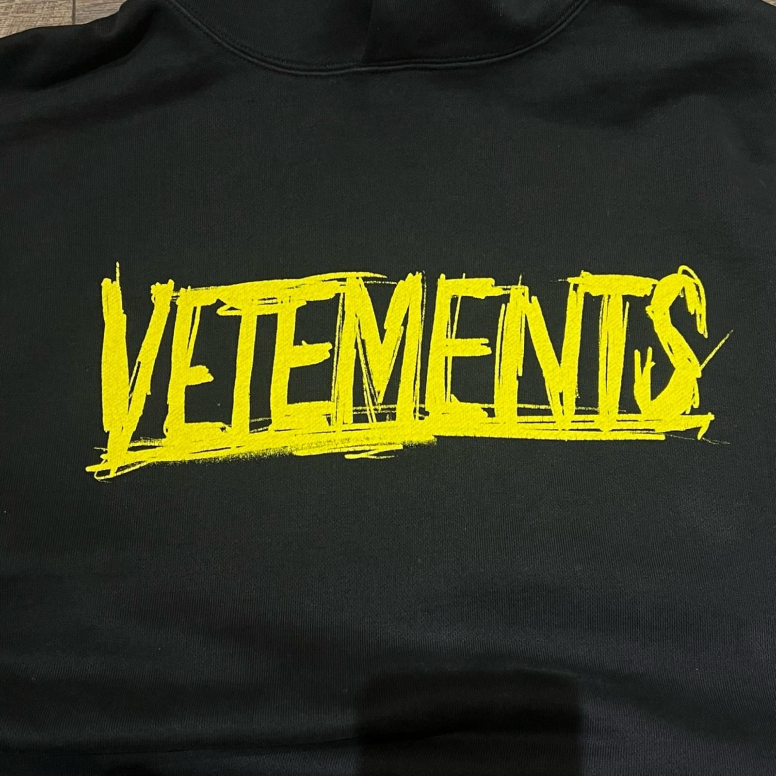 VETEMENTS ワールドツアー プリント スウェットパーカー スウェット 