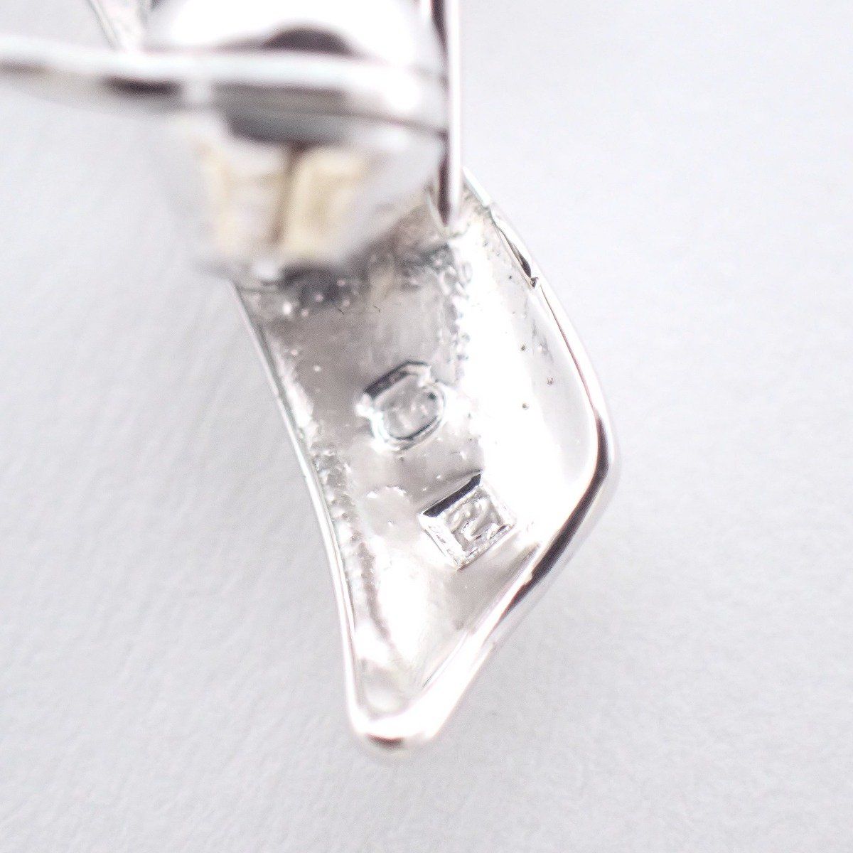 MIKIMOTO ミキモト リボンモチーフ ブローチ シルバー/パール9粒 MIKIMOTO ミキモト リボンモチーフ ブローチ シルバー/パール9粒