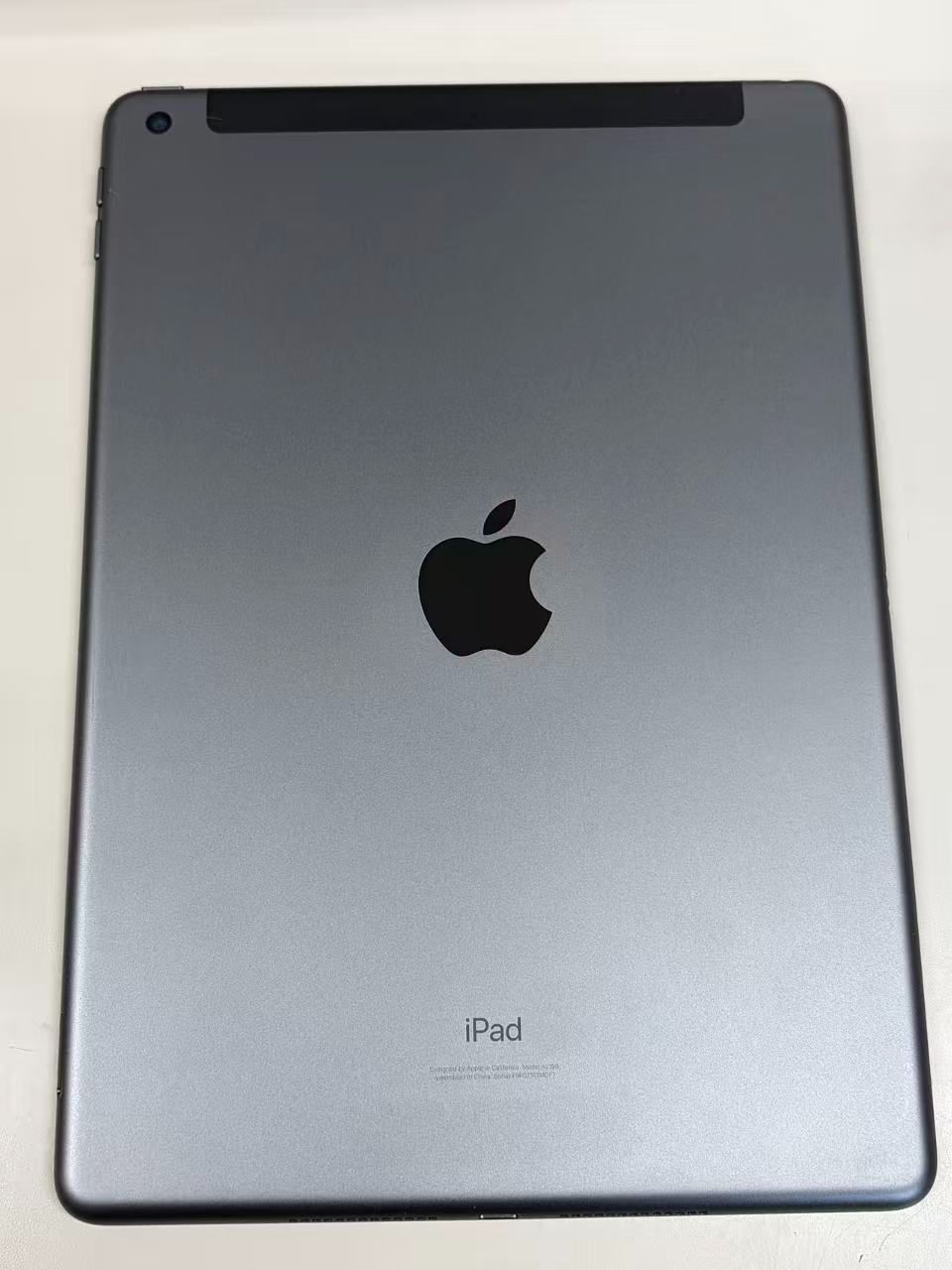 電池88% SIMフリーiPad (第7世代) 32GB スペースグレ 32GB 第7世代 SIM