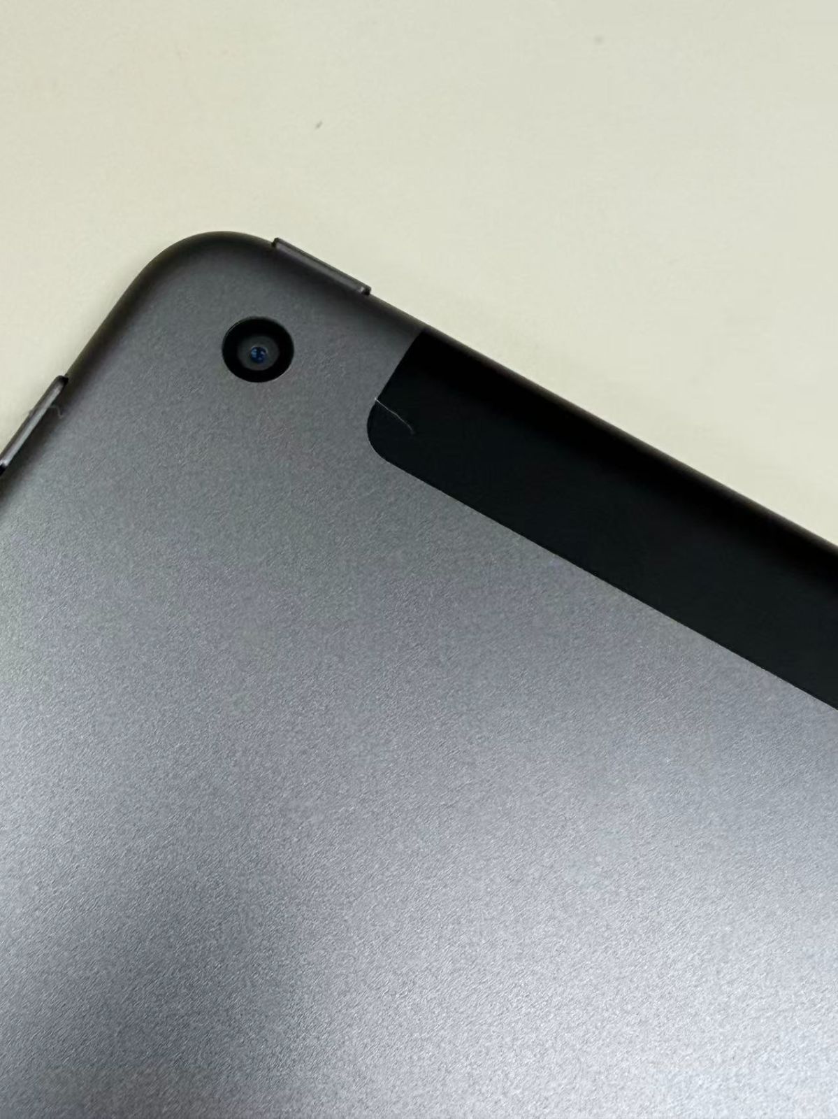 電池88% SIMフリーiPad (第7世代) 32GB スペースグレ 32GB 第7世代 SIM
