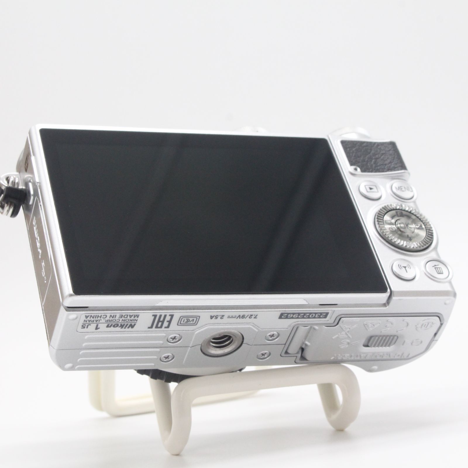 11584ショット！□極上品□ Nikon Nikon1 J5 ボディ シルバー - メルカリ